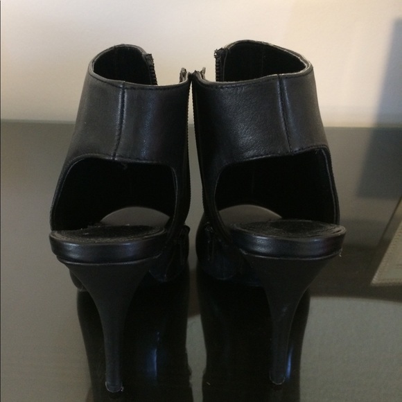 Steve Madden Black Open Toe Heels - Picture 3 of 5